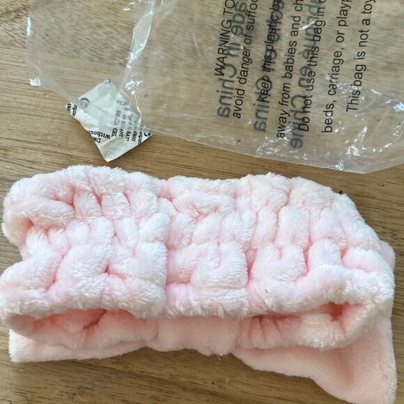 New in package Mary Kay soft pink headband with bow - Picture 3 of 3